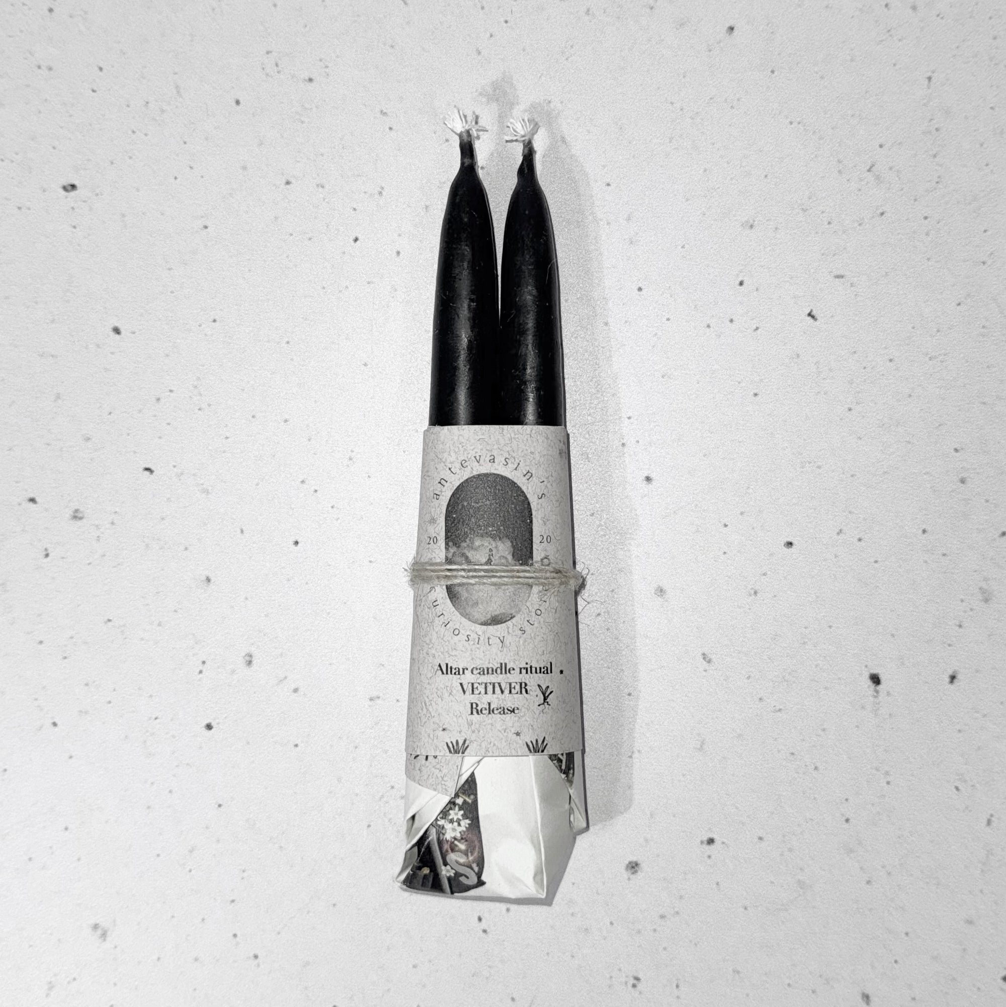 These are short-burning intention candles, meant to burn down in a single sitting — about an hour and a half — so the ritual is completed and sealed rather than left open.

Handmade in Spain. 15 g. 13–15